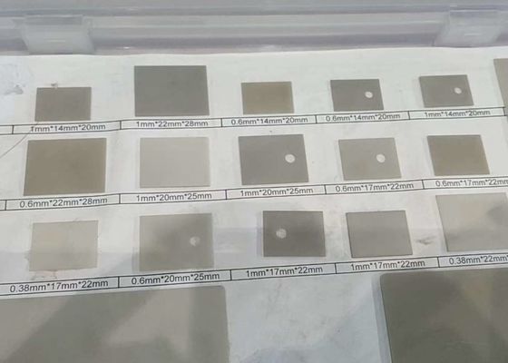 Glatte keramische Substrate aus Aluminiumnitrid für die dielektrische Konstante 8-9