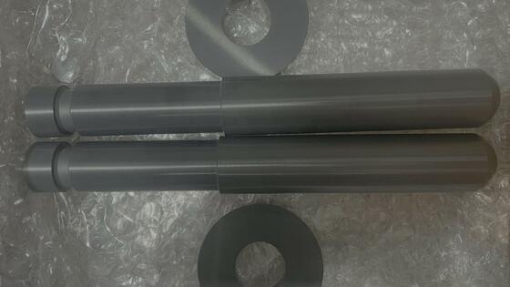 Si3N4 Thermoelementschutzrohre mit Hochtemperaturbeständigkeit, die auch bei hohen Temperaturen von 1200 °C hohe Festigkeit und Härte beibehalten, ermöglichen eine schnelle und genaue Temperaturmessung.