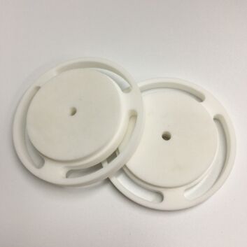 Bearbeitbarkeit: Kann mit Standardwerkzeugen bearbeitet werden. Macor-Keramik mit hoher Bearbeitungspräzision, Größentoleranz 0,001 mm und Wärmeausdehnungskoeffizient 72 x 10⁻⁷ °C.